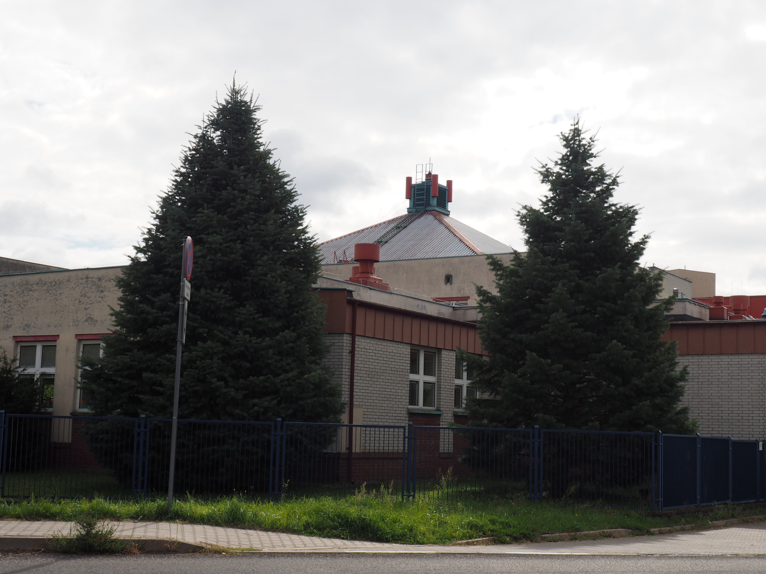 Zdjęcie architektury budynku Szkoła Podstawowa nr 341 im. Twórców Literatury Dziecięcej